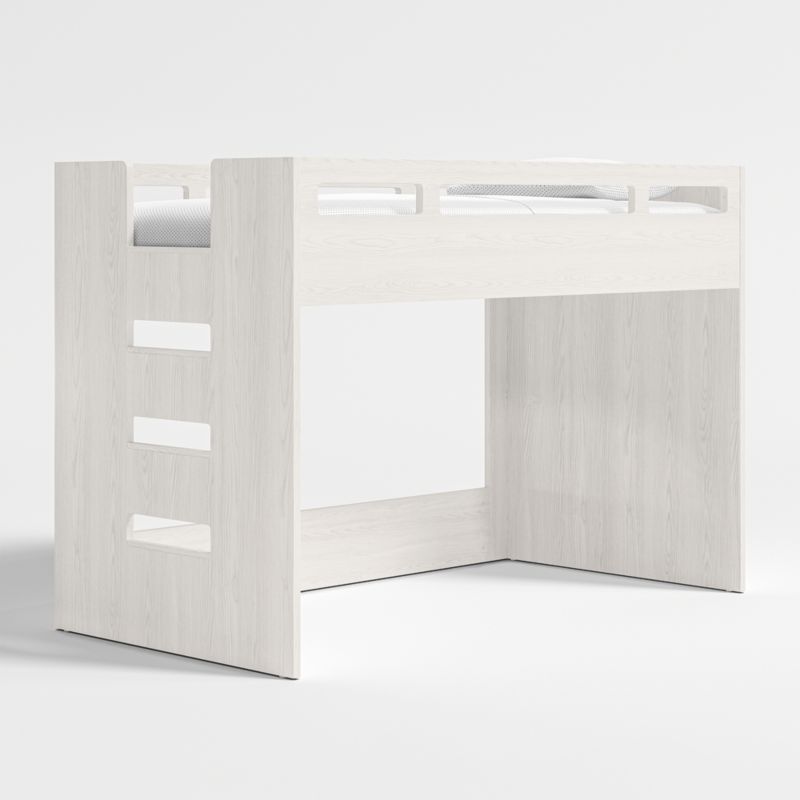 Lit mezzanine bas en bois verni pour enfants avec échelle à gauche