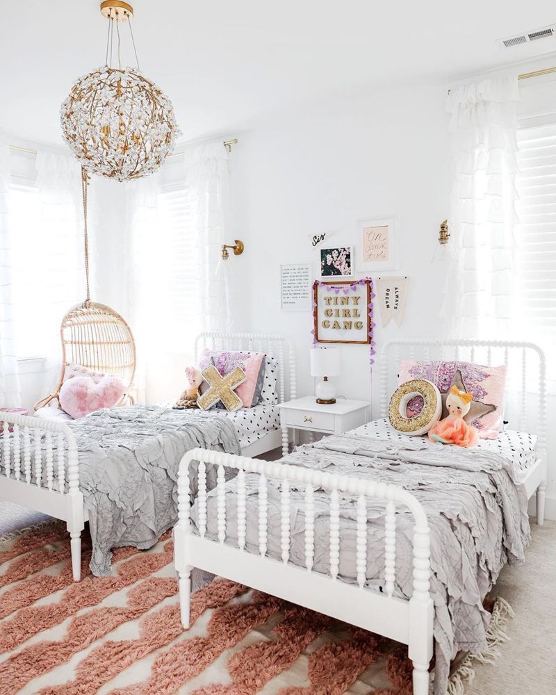 Table de chevet pour enfants Jenny Lind à fuseaux avec tiroir
