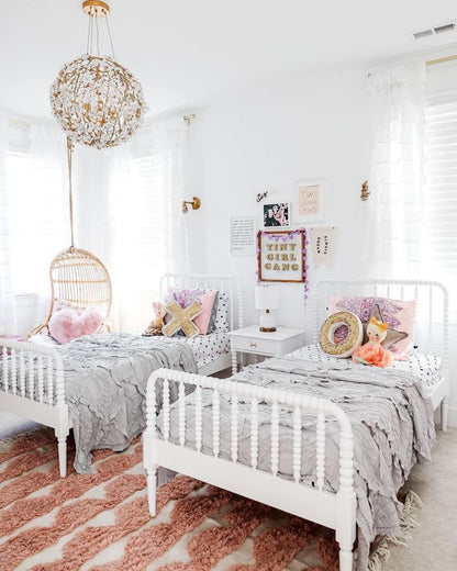 Table de chevet pour enfants Jenny Lind à fuseaux avec tiroir
